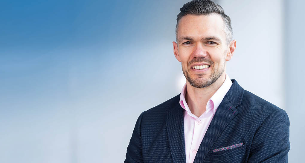 A man wearing a suit and tie. Description generated by AI