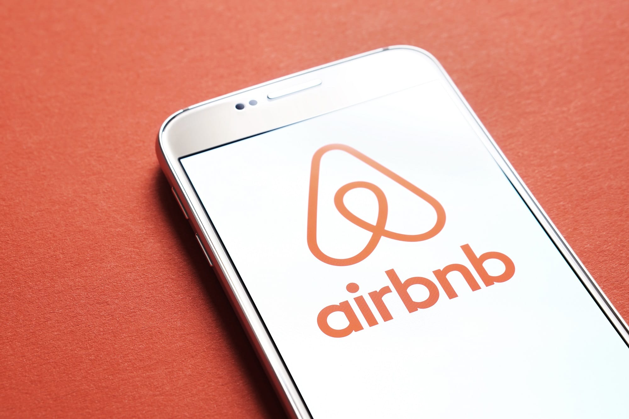 Airbnb gives £40m boost to Belfast economy