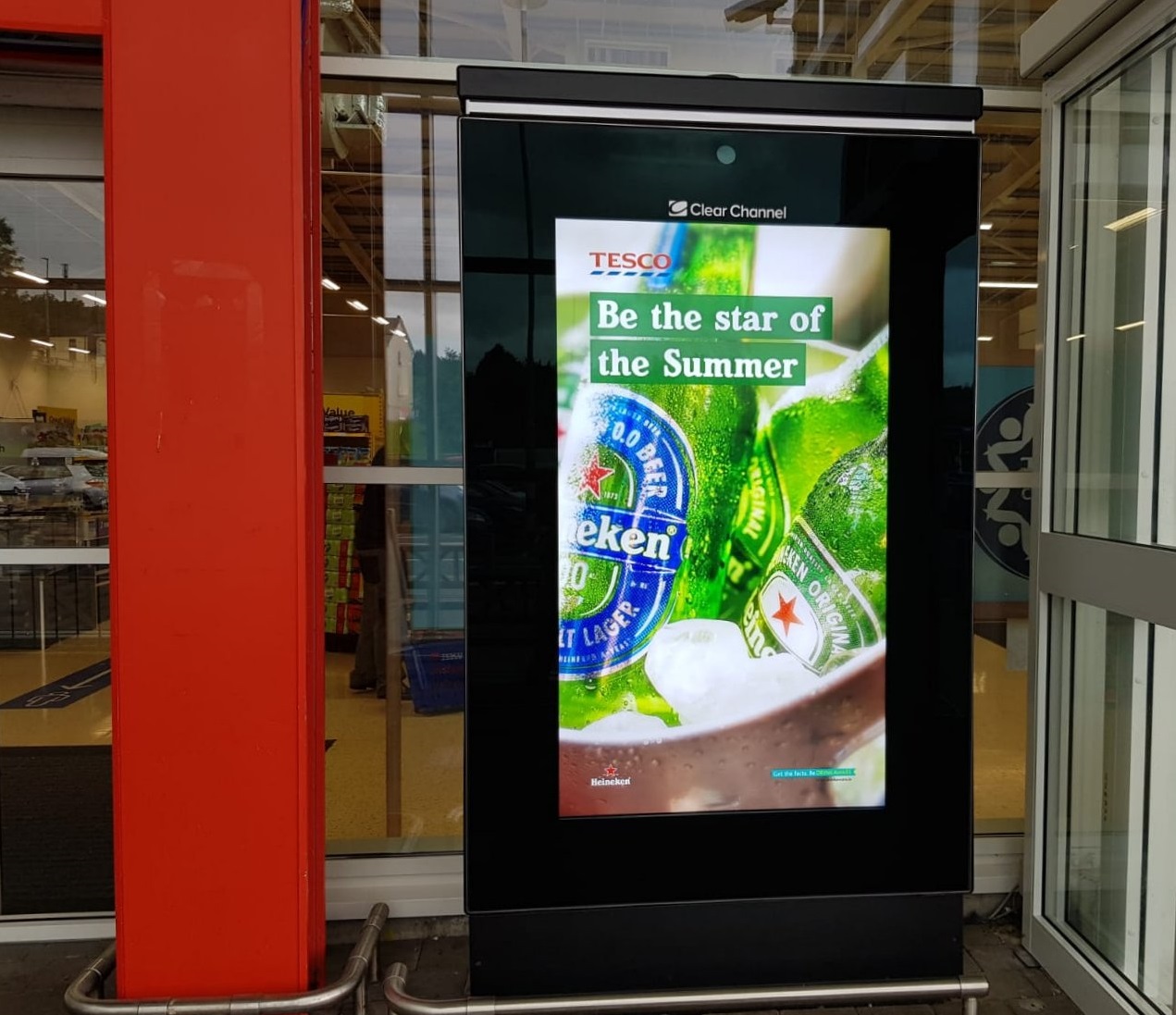 Heineken® celebrates summer moments with Digital Out of Home Advertising