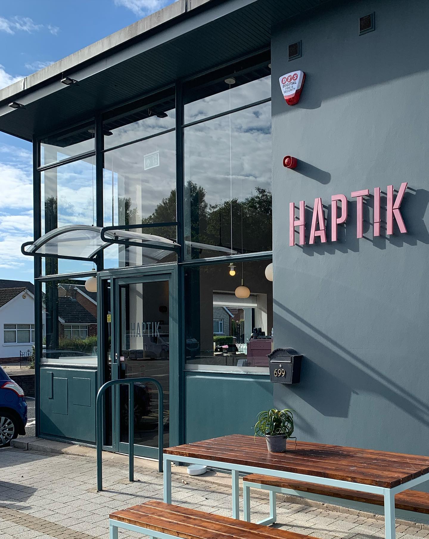 Haptik makes a latte run for LCN Newcomer gong
