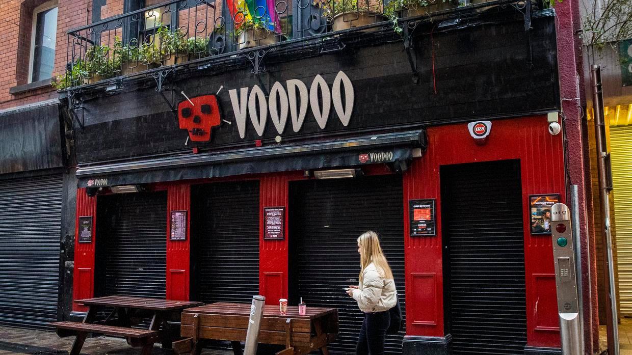 Councillors clash with Stormont officials over pavement cafes