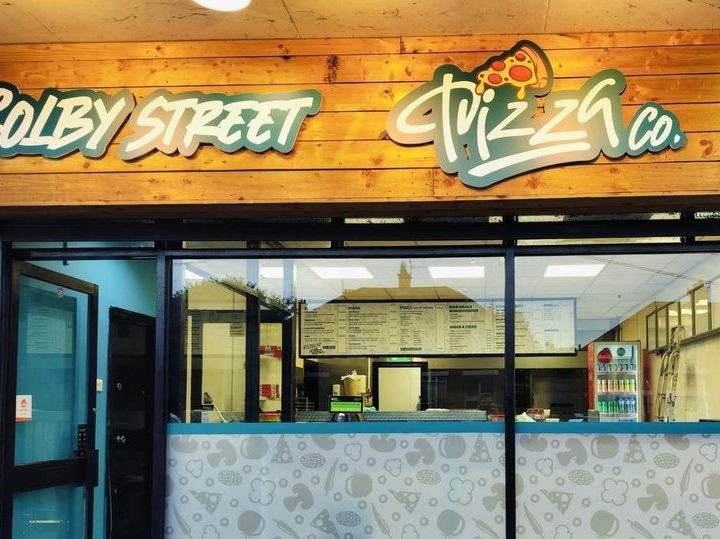 Teen inspired by strong women to open pizza place